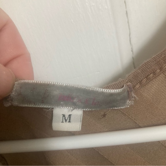 ⚡️ Tan racerback ruffled tank size medium - Picture 3 of 4